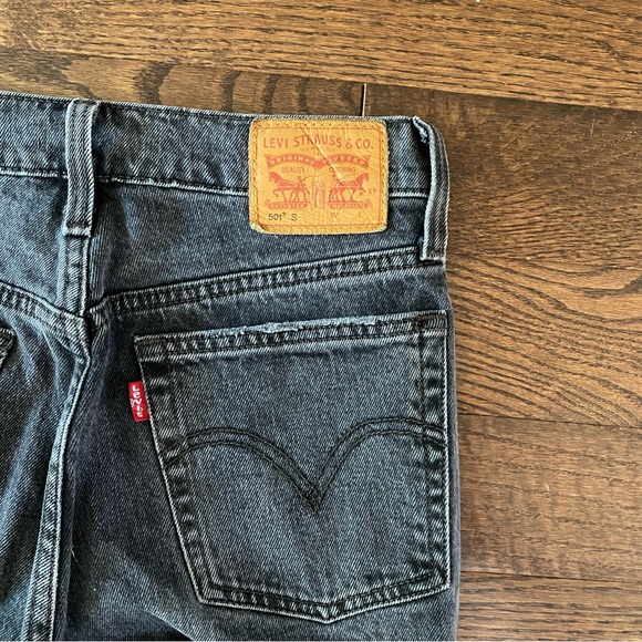 LEVI’s 501 Distressed Faded Black Hi Rise, Slimfit Jeans - size 26 - Picture 2 of 4